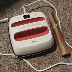 Cricut EasyPress™ 2, Raspberry - 9" x 9"